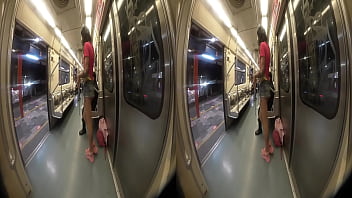 Preview 2 of Pakistani Sexes - Flaquita exhibiendose en el metro,  REALIDAD VIRTUAL,  usa gafas para que puedas sentir el gran culo de esta flaquita
