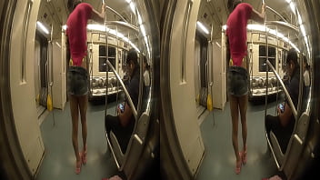 Preview 1 of Pakistani Sexes - Flaquita exhibiendose en el metro,  REALIDAD VIRTUAL,  usa gafas para que puedas sentir el gran culo de esta flaquita