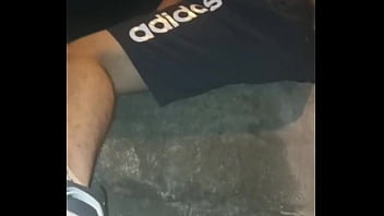 Preview 1 of Sanny Leavn - viejo pocho da el culo para que lo ayuden a bajar