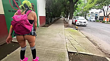Preview 3 of 3gp Rape - Culona aprendiendo a andar en patines exhibiendo su gran culo