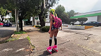 Preview 1 of 3gp Rape - Culona aprendiendo a andar en patines exhibiendo su gran culo