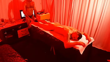 Preview 1 of Asian Tiny Virgin - Pernambucano passou no meu est&uacute_dio de massagem para experimentar as minhas m&atilde_os magicas