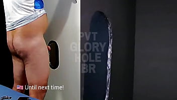 Preview 1 of Ruling Dog - HETERO CASADO DA ROLA GROSSA SOLTANDO MUITO LEITE NO GLORYHOLE (COMPLETO NO RED)
