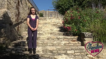 Preview 1 of Muscle Woman Old Man Sex - Amandine,  jeune &eacute_tudiante coquine,  cherche &agrave_ se faire baiser