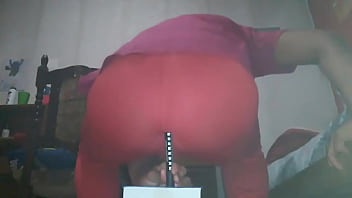 Preview 1 of Famliyi Sexx Film 14sal Ki - Sumiso se sienta sobre un dildo anal a trav&eacute_s de calza rosa y tanga (anal through clothes)