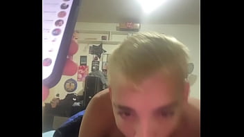 Preview 1 of Xnxn Arab Marc - Novinh mama hetero sigiloso enquanto ele fala com sua namorado no telefone