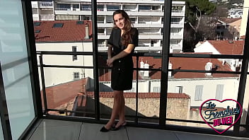 Preview 1 of Samoa Choudhary - Natalia,  une jeune coquine au petit cul bien rebondit