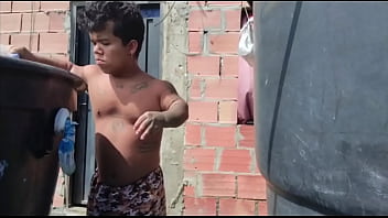 Preview 1 of Lesbian Drink Milk Tits - en la azotea se encuentra el enano reparando el tanque y llega su hermanastra a seducirlo para que la folle
