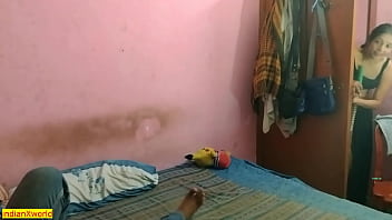 Preview 1 of Seks Me Sekretare - Desi beautiful kamwali sex! My Wife not at home today!!