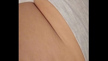 Preview 3 of Amateur Orgasam Fast - Mi prima se queda d0rmid4 en pose lista para la acci&oacute_n
