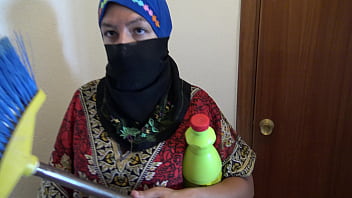 Preview 1 of Mom Halde - I shocked this muslim cleaning maid by telling her to clean my asshole!!!