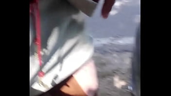 Preview 4 of Gay Bodybuiler - Sur le in de la plage avec mes couilles et ma bite qui pendent en dehors de mon short de salope, 