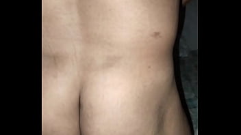 Preview 2 of Fat Young - Mi perra se baja los calzones para recibir verga