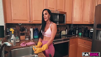 Preview 2 of Choti Bachi Film - Sandy Love Maid Get Quick Cash Quick Clean