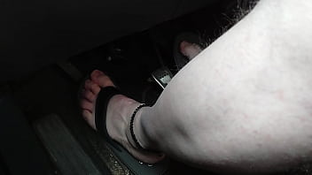 Preview 1 of Roxy Anal Pasta Cooking - Barfu&szlig_ in Flip Flops ** Auto fahren **