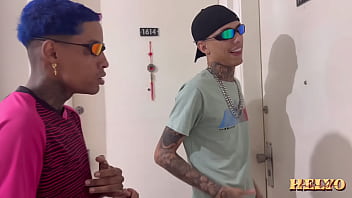Preview 1 of Ujjizz - O CORNO N&Atilde_O PAGOU A D&Iacute_VIDA,  A&Iacute_ A MULHER DELE RESOLVEU E DEU PRA DOIS
