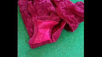Preview 2 of Piqah Serti - Calzon rojo
