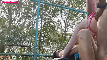 Preview 3 of Yuman Robto - fizemos sexo ao ar livre Nao aguentei tirei meu biquini na e sentei no cacete do meu namorado na frente da minha amiga que sentar tanbem