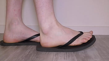 Preview 1 of Laura Angel Fuck In The Bath - Flip flops feet and cum