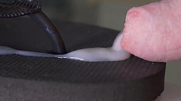 Preview 4 of Laura Angel Fuck In The Bath - Flip flops feet and cum