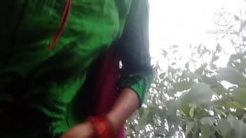 Preview 4 of Beeg Mom Pussy Licking Son - इंडियन देसी जंगल में भाभी जाकर अपने  छूत का पानी निकाला
