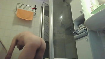 Preview 2 of Banyo Sks - Using a buttplug