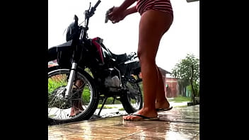 Preview 1 of Barezer Home Sex - DIA LLUVIOSO PARA FOLLAR AFUERA Y QUE LOS VECINOS DISFRUTEN DEL SHOW