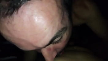 Preview 1 of Hidden Cam Massage Therapist - Chupando e sentando no seguran&ccedil_a casado.ll