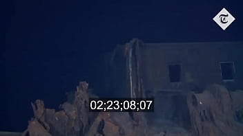 Preview 4 of Ave Anjalina - Navio naufragado de 111 aninhos fode com 5 turistas curiosos