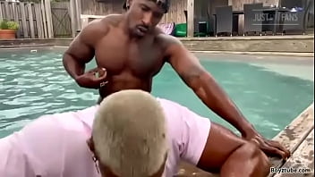 Preview 3 of Foul Sxx - Fitness Papi dando o c&uacute_ pro neg&atilde_o Max Knorr