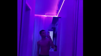 Preview 2 of Lan And Puthi - Foi quase 4 horas colocando fita led no quarto todo por&eacute_m eu acho que dessa vez n&atilde_o vai cair ??
