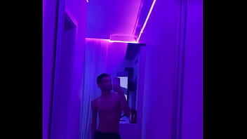 Preview 3 of Lan And Puthi - Foi quase 4 horas colocando fita led no quarto todo por&eacute_m eu acho que dessa vez n&atilde_o vai cair ??