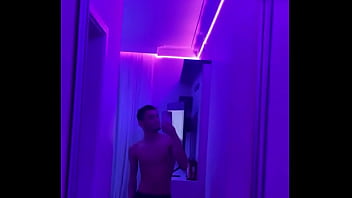 Preview 1 of Lan And Puthi - Foi quase 4 horas colocando fita led no quarto todo por&eacute_m eu acho que dessa vez n&atilde_o vai cair ??