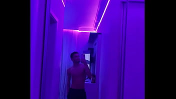 Preview 4 of Lan And Puthi - Foi quase 4 horas colocando fita led no quarto todo por&eacute_m eu acho que dessa vez n&atilde_o vai cair ??