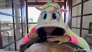 Preview 3 of New Xxx Mote - Uma unic&oacute_rnea gostosa da um boquete m&aacute_gico