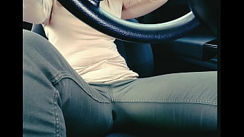 Preview 2 of Sunny Lione Xxxvideos - トイレに行きたいのに渋滞にはまってしまいあえなくおもらしをしてしまったお姉さん