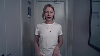 Preview 1 of Aurora Bella - Рискованная мастурбация на улице