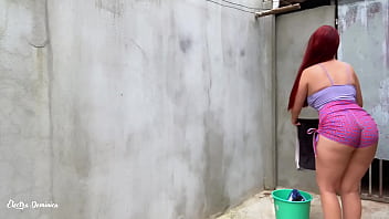 Preview 1 of Alia Path - Essa empregada veio ajudar na obra,  que bunda gostosa,  fiquei louco de tes&atilde_o