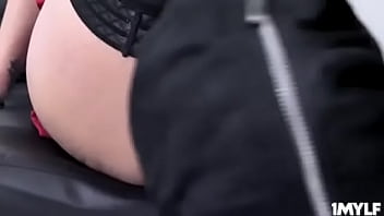 Preview 1 of Demi Lovato Fucked - Quick Phone Call1.mp4
