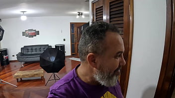 Preview 1 of Mia Queen Porn - Alice Drummond veio conhecer a Mans&atilde_o do Ted e foi muito safada