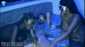 Preview 4 of Blonde Jump - Foda gostosa na boate com as gang do momento