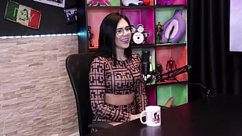Preview 1 of Sex Xxx Videuo - A expectativa dos pais era que ela tivesse uma profiss&atilde_o,  mas demorou a aceitar que o porn&ocirc_ era sua fonte de renda verdadeira - Lary Cubas