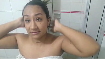 Preview 1 of Doctor Ankal Sex - pongo camara escondida para descubrir quien me quita la toalla cuando me ba&ntilde_o y descubr&iacute_ que era mi hermanastra la met&iacute_ al ba&ntilde_o desnuda y empec&eacute_ a follarla