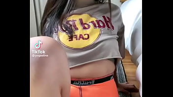 Preview 1 of Uiriye Whit Sexxi - Tiktok#1 pilates se&ntilde_orita de short naranja