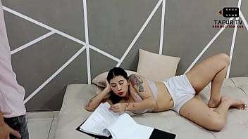 Preview 1 of Cam Soda Uk - Mi hermanastra me provoca con su gran culo y se sienta en mi polla y me corro en su boca - CREAMPIE IN MOUTH HISTORIA COMPLETA