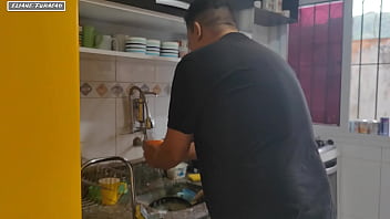 Preview 1 of Old Nice Girl - Fiz uma surpresa ao meu amigo enquanto a esposa n&atilde_o estava dei pro safado levando uma esporrada no cu ficando toda melada fudida