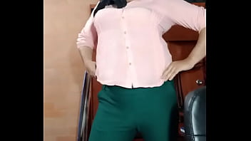 Preview 1 of Land Pussy Dance - Crossdresser Liseth al desnudo. Sacar&aacute_ leche de su delicioso pene?