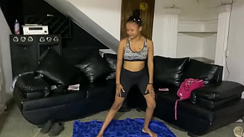 Preview 1 of Com Sexdls - contrato los servicios de un profesor de yoga y termino follando con el