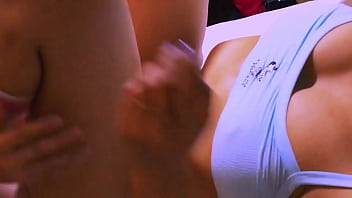 Preview 4 of Sunni Liaon - La madrastra sedujo al amigo de su hijastro en el apartamento mientras su esposo estaba de viaje de negocios.