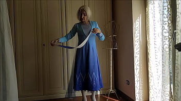 Preview 1 of Alex Storm Bbw Fat - hot Elsa cosplay in: Elsa with Olaf&#039_s big carrot